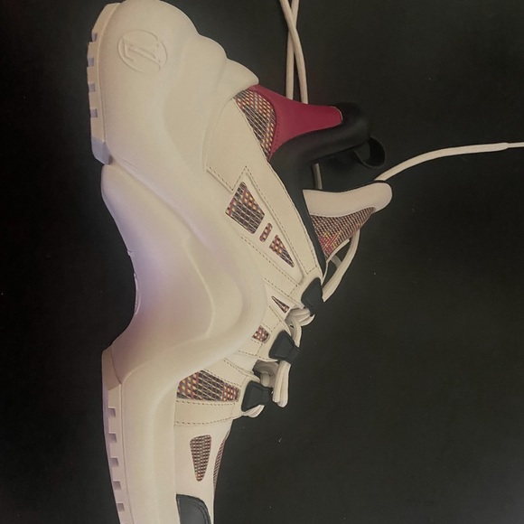 Louis Vuitton Archlights - Picture 6 of 7